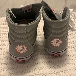 Brand New Vans SK8 ‘New York Yankees’ Limestone